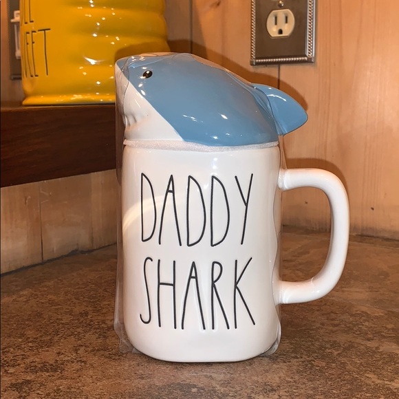 Rae Dunn “Daddy Shark” Mug with lid